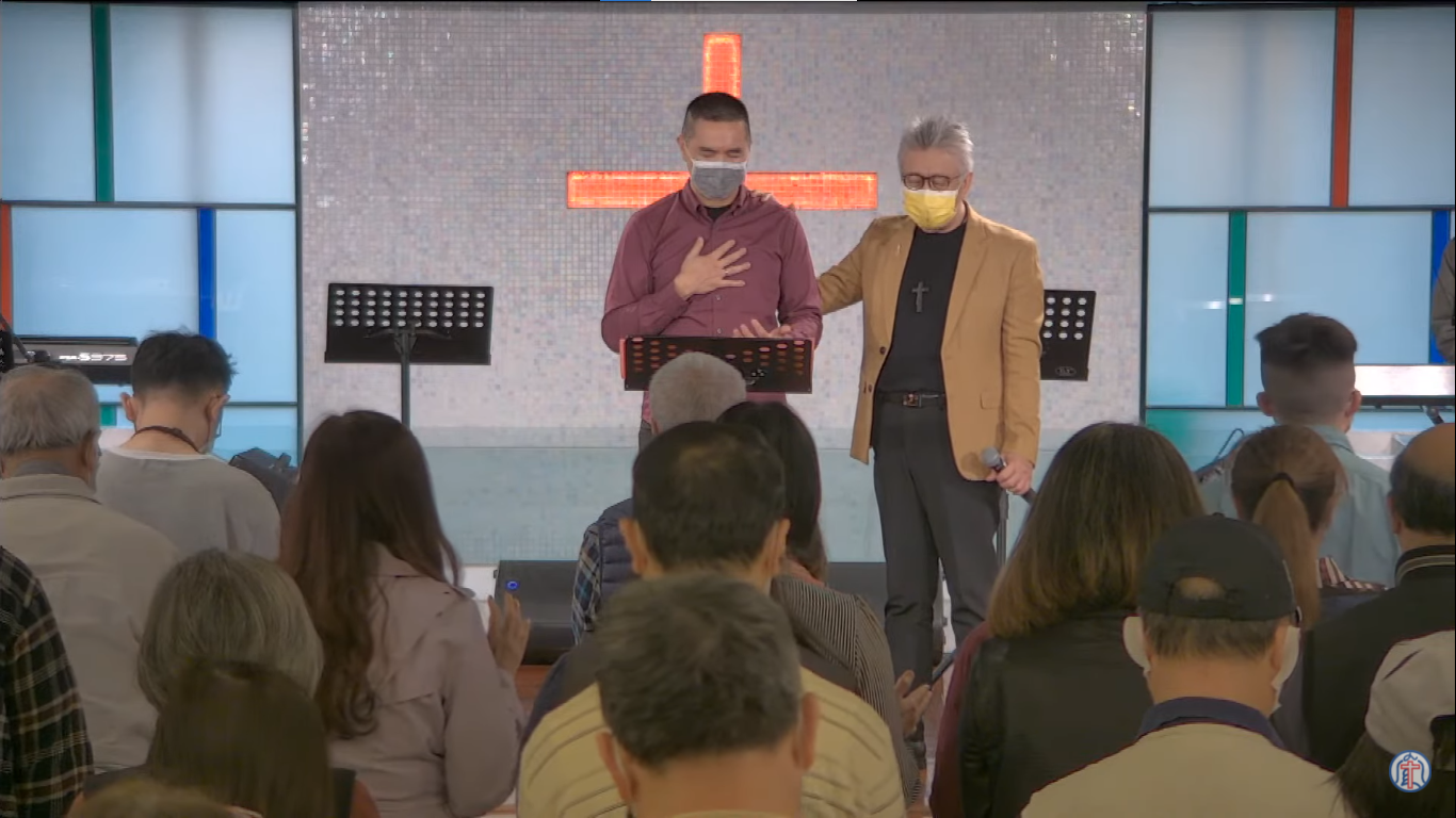 台北基督之家舉行國度復興禱告會。左起台南活水教會顧問牧師邵聖光、台北基督之家主任牧師寇紹恩。